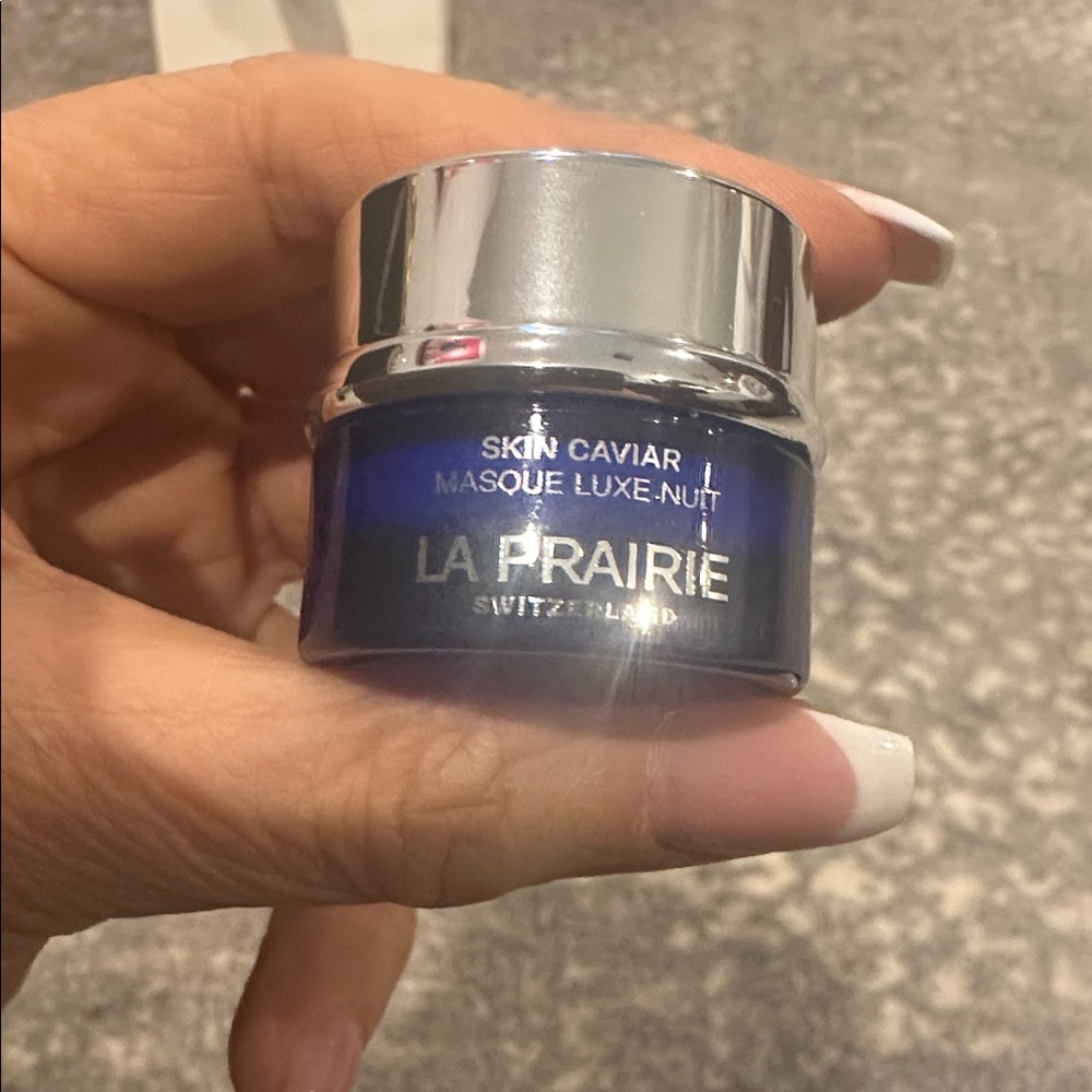 LA PRAIRIE BAG, 3 CAVIAR SLEEP MASK 1 JAR
2 TUBES - Picture 4 of 6